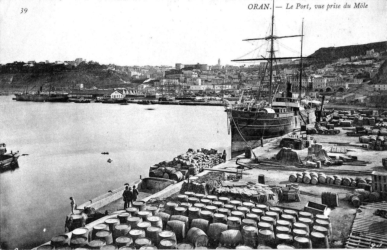 Oran- 020- travail sur les quais.JPG